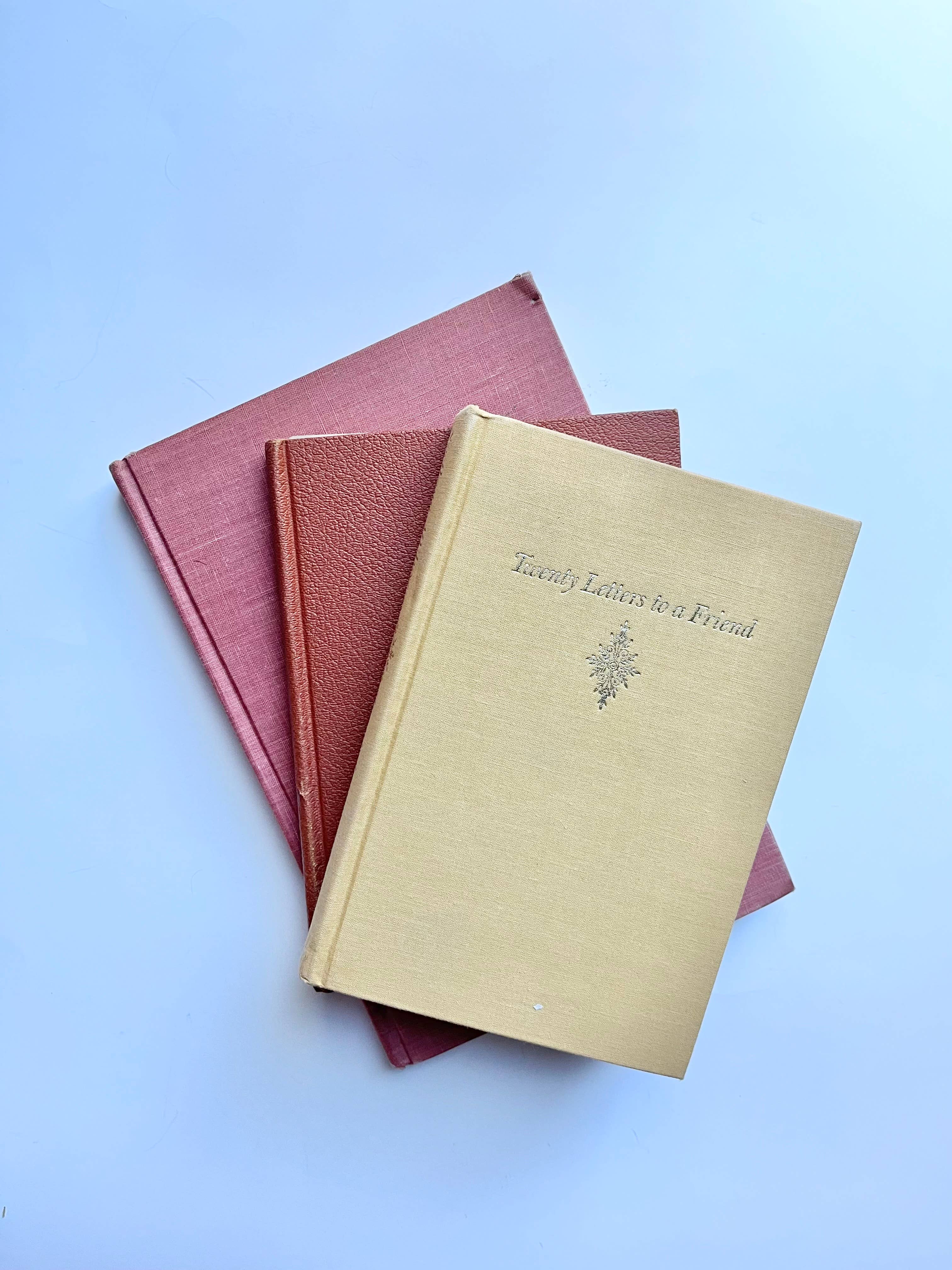 Catered Paper - Wholesale Crafts, Hobbies & DIY - Vintage Books for Display, Decor, Library, Props, & Office
3