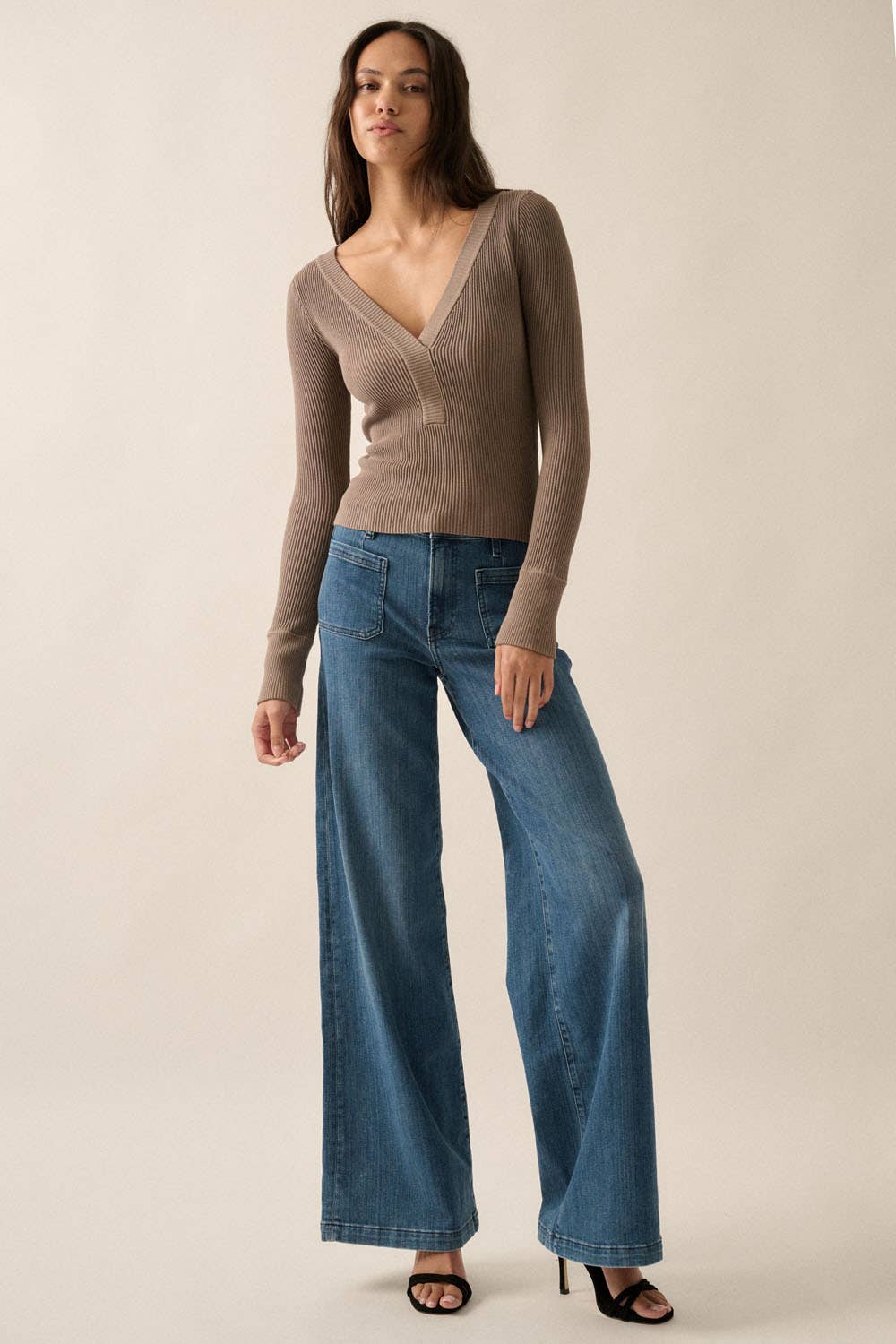 Promesa USA – Engroshandel Strikket top - Dame – Shaper Fit ribstrikket top med dyb V-hals og lange ærmer3