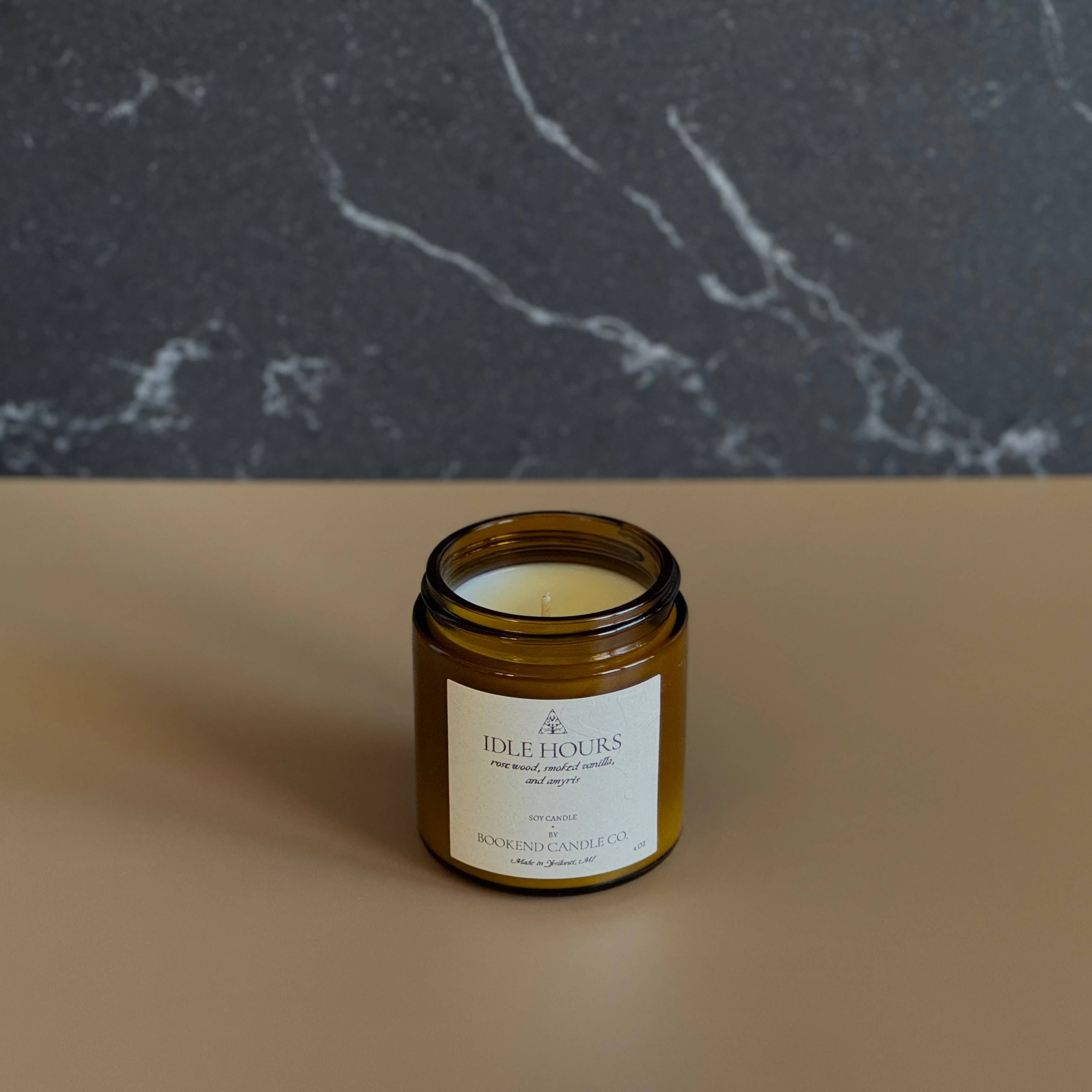 Bookend Candle Co. - Venta al por mayor Velas en tarros - Vela de soja - Horas de ocio - vainilla ahumada, palo de rosa, amyris2