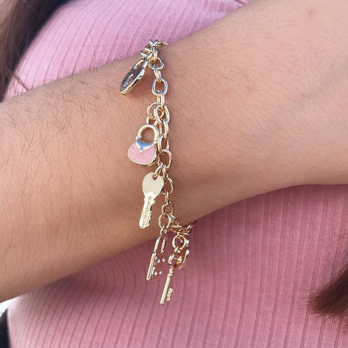 Milie - Vente Bracelets à breloques/pendentifs - Bracelet Charme Rose 18k GF Avec Cœur & Clés1
