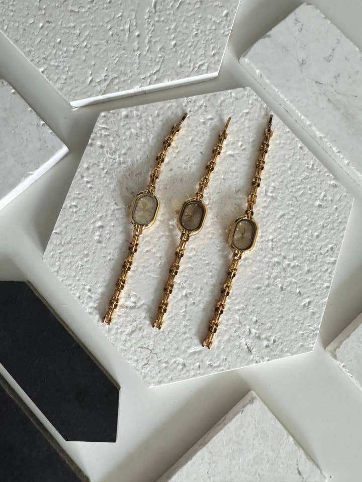 Orologio Ovalo per la vendita all'ingrosso da parte di Valiente New York