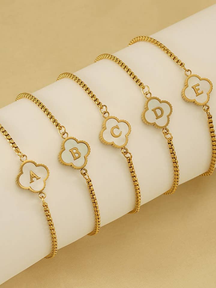 CWAJE1959_Adjustable Four Leaf Clover Letter Shell Bracelet for wholesale by NINEXIS