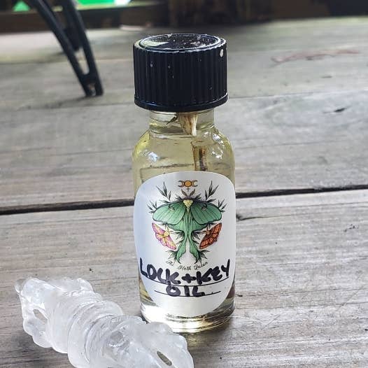 Huile pour serrures et clés pour la vente par The Moth Queen