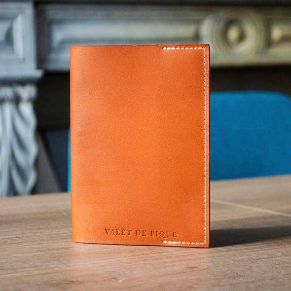 JULES, LE PORTE-PASSEPORT för wholesale av Valet de Pique