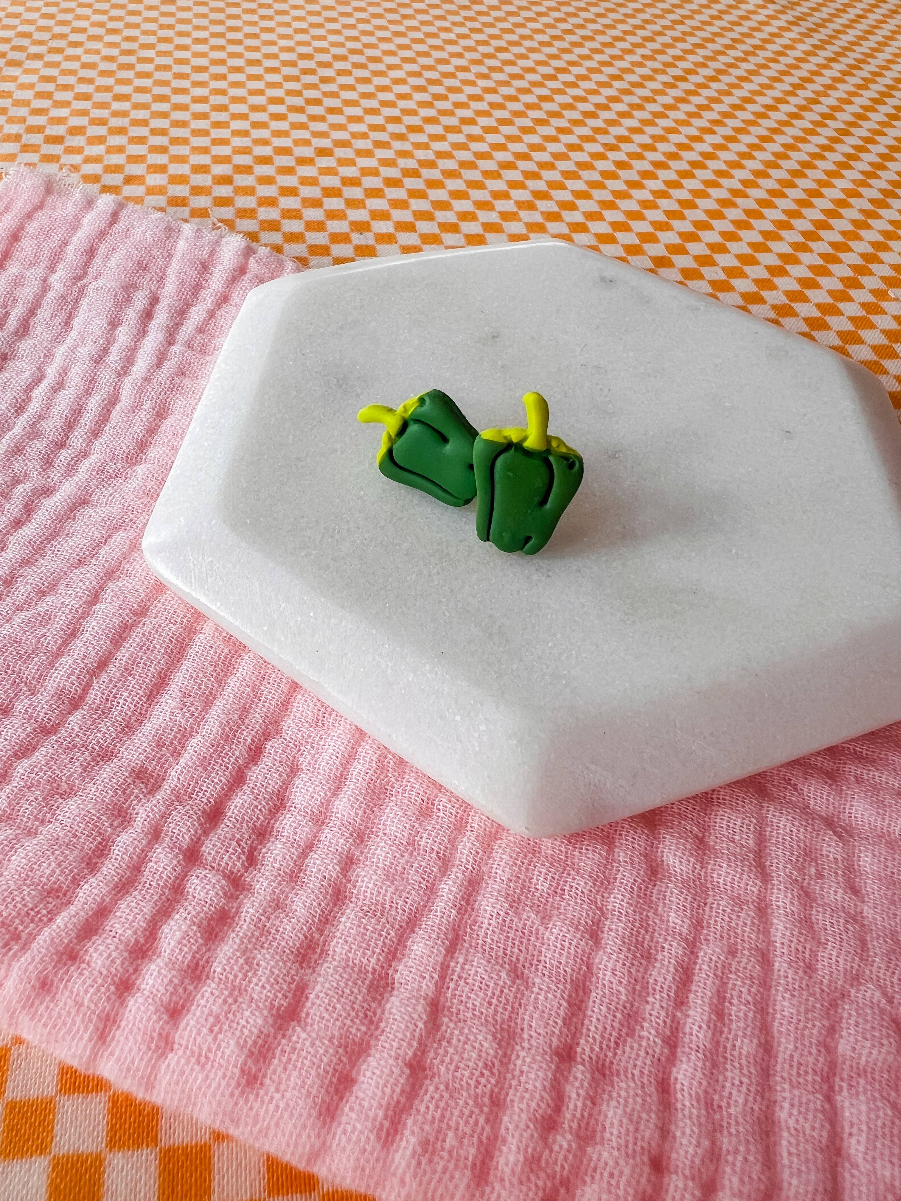 Larry’s Waffle Shop - Venta al por mayor Pendientes de botón/aretes de poste - Veggie Studs | Pendientes de arcilla6