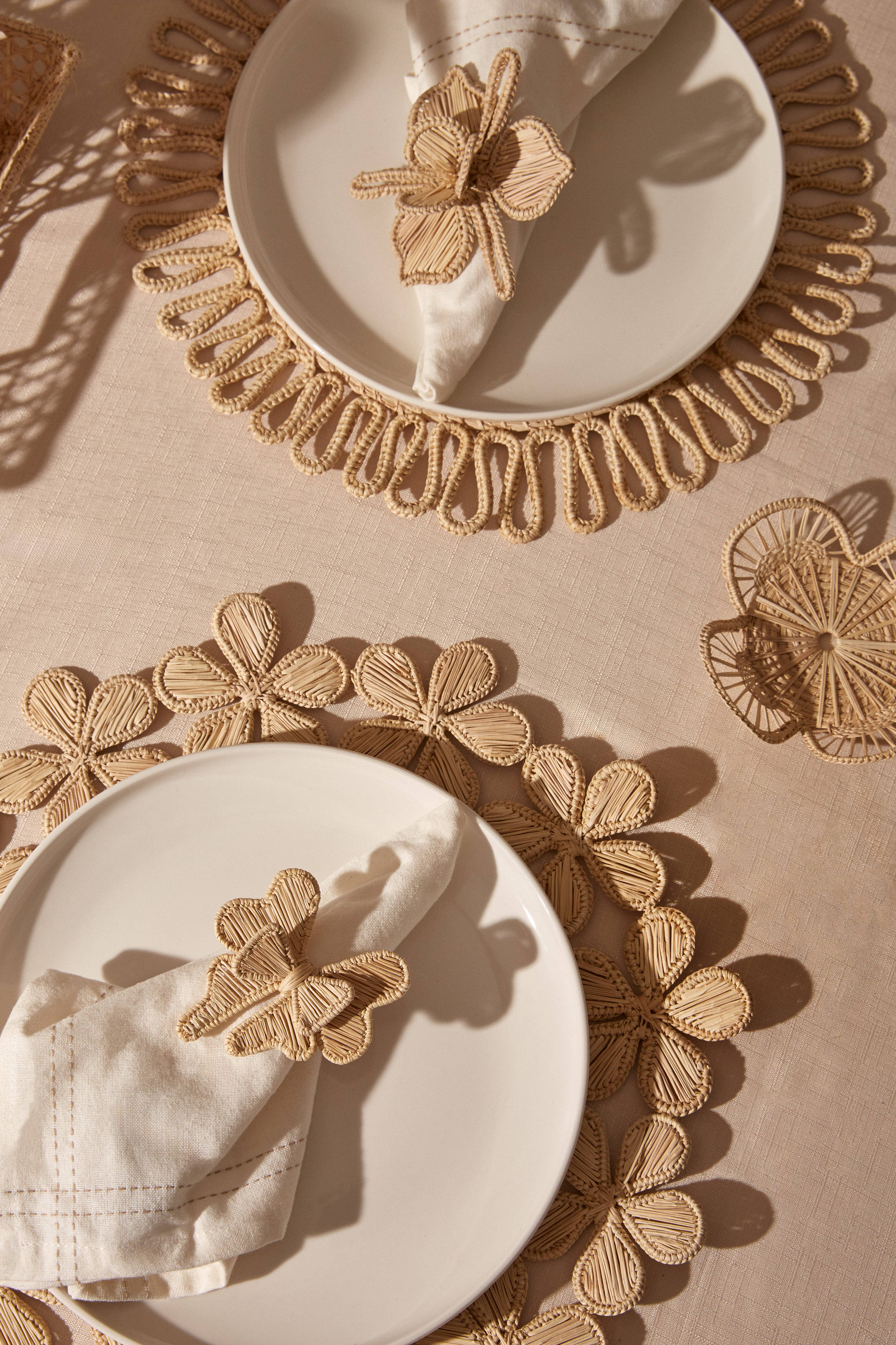 Coro Cora™ - Wholesale Napkin Ring - Orchid Iraca Napkin Ring - Straw Raffia Tableware3