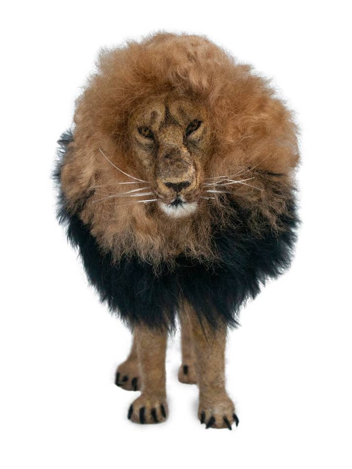 Grand Lionceau Pièce de Spectacle pour la vente par Lanart Alpaca