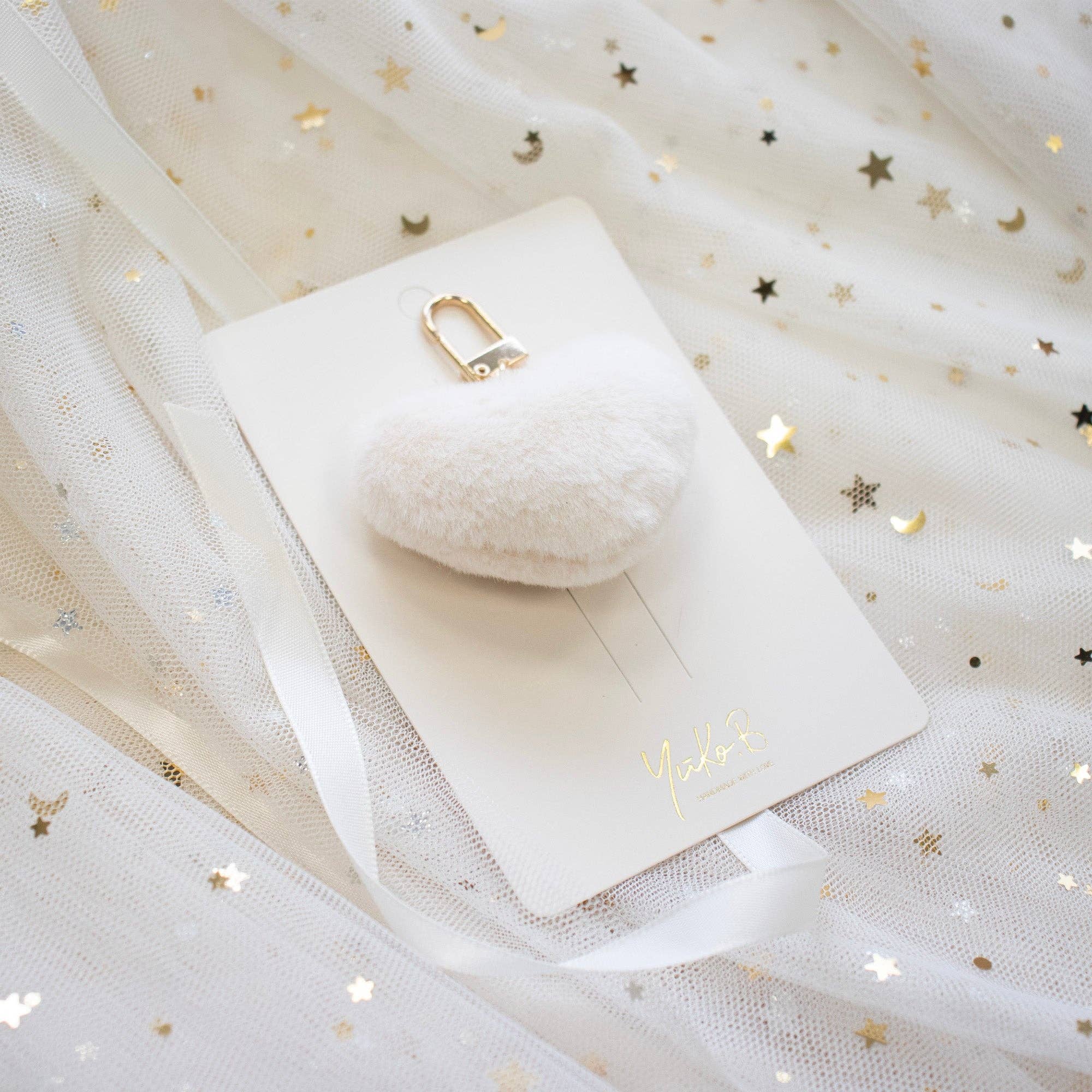 Yuko B - Wholesale Pom poms - Pompom bag charm - Beige