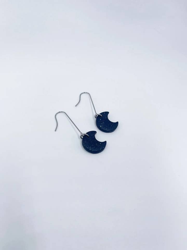 Boucles d'oreilles Mini Moon pour la vente par Wild Coho Clay