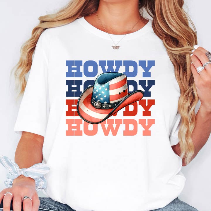 Maglietta grafica Howdy 4 luglio per la vendita all'ingrosso da parte di Happy Mail Wholesale