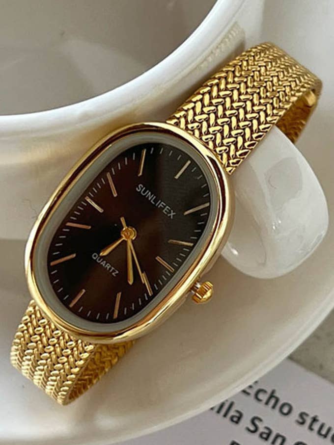 Retro Oval Dial Gold Stainless Steel Watch DP25E446 for wholesale by Dipped Shop