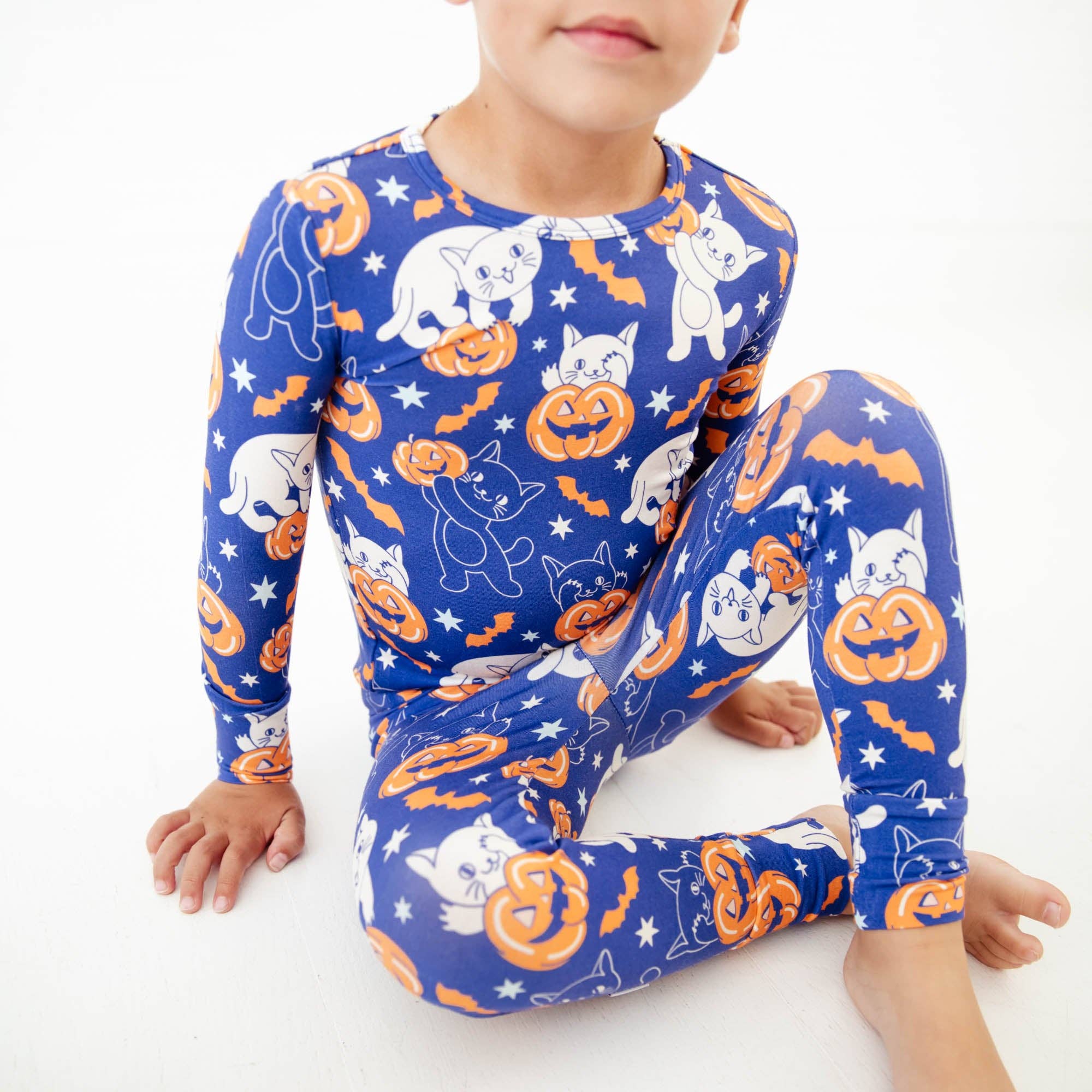 Dreamiere – Großhandel Schlafanzug-Set – Kinder – Feline Gruseliges Halloween-Katzen-Pyjama-Set für Kinder aus Bambus, zweiteilig2