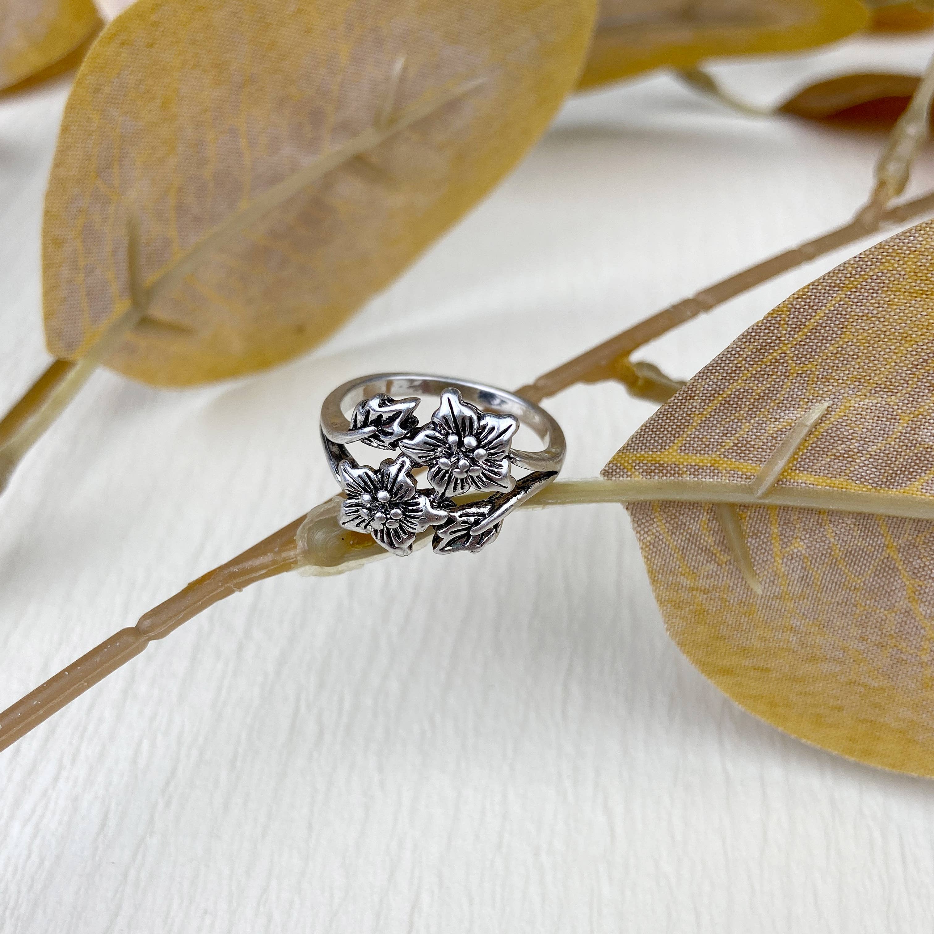 mildstyles – wholesale Cocktail/Statement Ring – Grace Blomma Bladring1