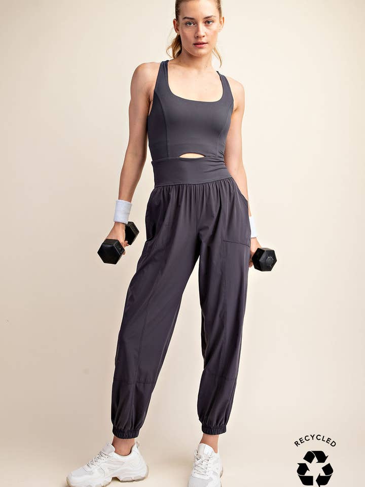 AKTIVER JOGGER-STRAMPLER für den Großhandel von Rae Mode