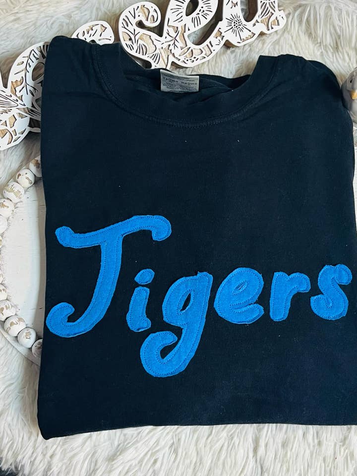 April's Sew Vinyl - Wholesale T-Shirt - Women's - NEW Custom Raggy Style T-Shirt