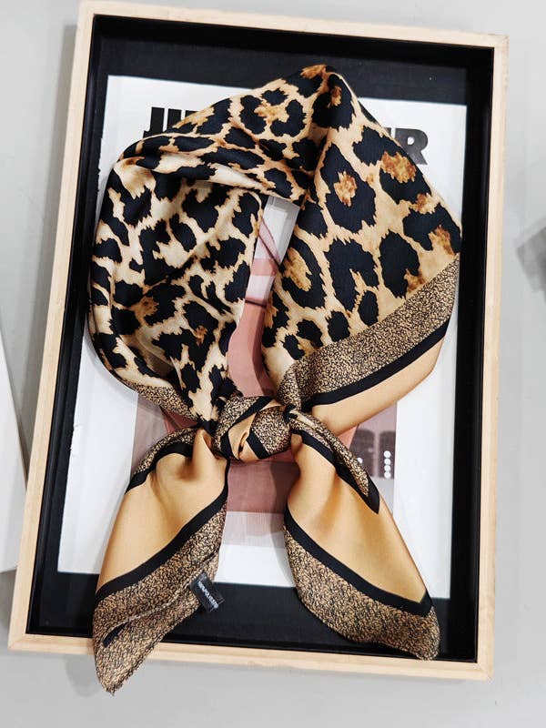 Leopard Splicing Print Firkantet Satin Tørklæde DP25F443 for engroshandel hos Dipped Shop