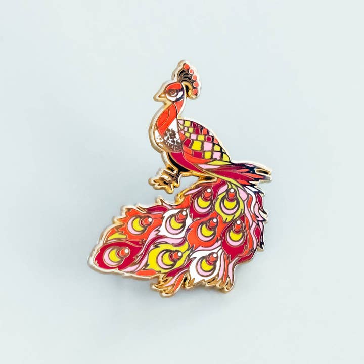 Épinglette en émail dur Red Peacock pour la vente par Dream Maker Pins