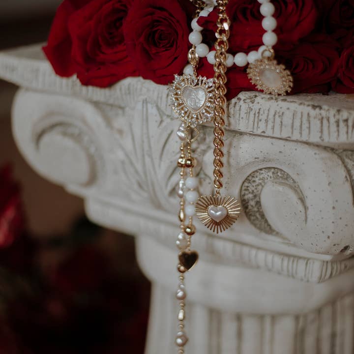 PHOEBE´S - Wholesale Pendant/Charm Necklace - Virgin Mary Necklace with Natural Pearls – Celestial Elegance2