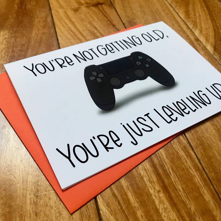 Stone Donut Design, LLC - Venta al por mayor Tarjetas de cumpleaños - No eres viejo, solo estás subiendo de nivel Tarjeta de cumpleaños para gamers de StoneDonut Design3