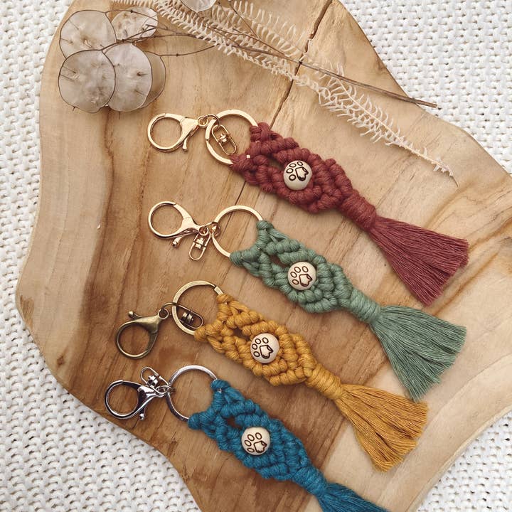 Elbknoten – wholesale Keychain – Women's – Macrame Keychain for Animal Lovers | Paw Design