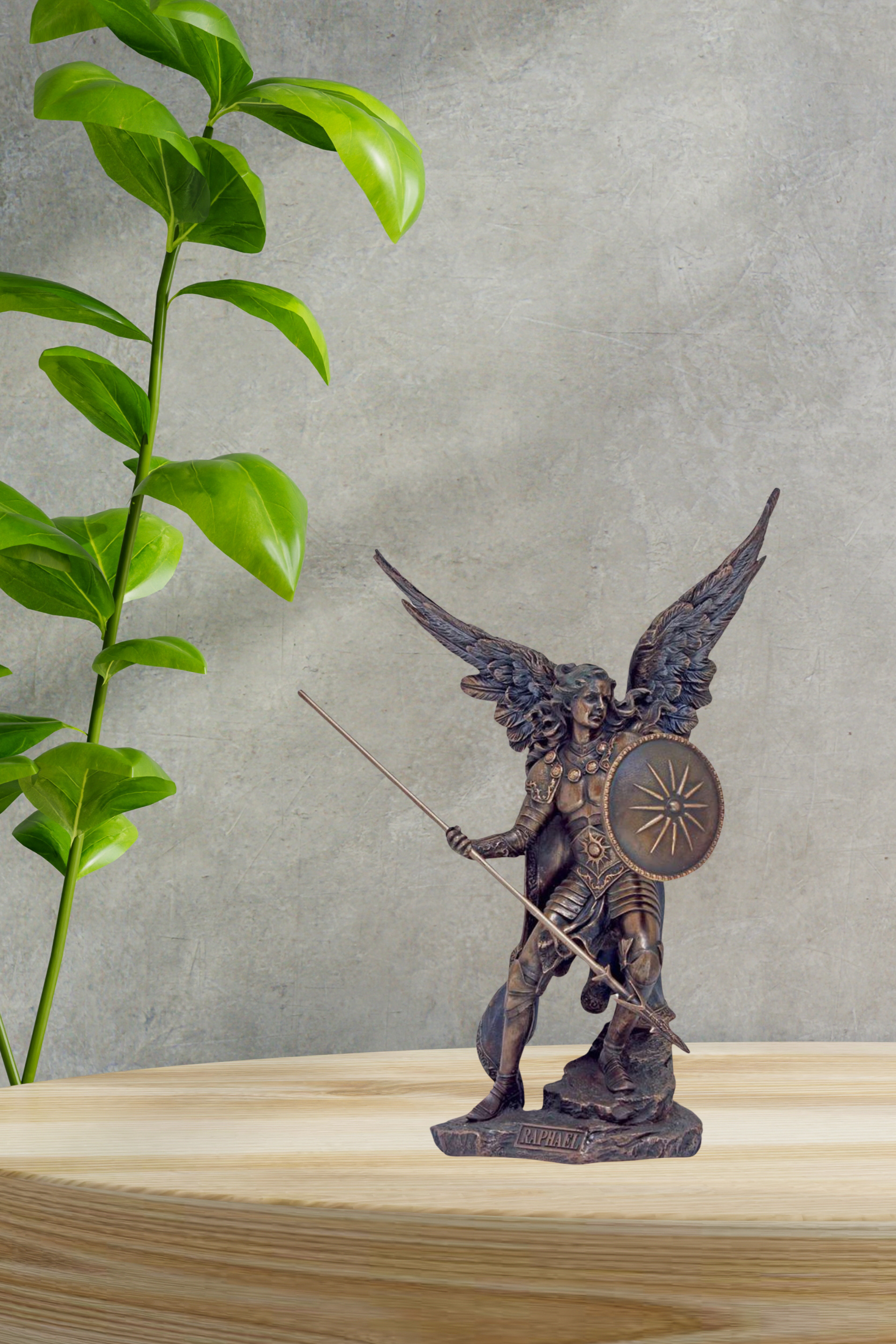 Goldscheider of Vienna - Vente Figurine décorative - Statue de l'archange Raphaël en bronze coulé à froid 9"1