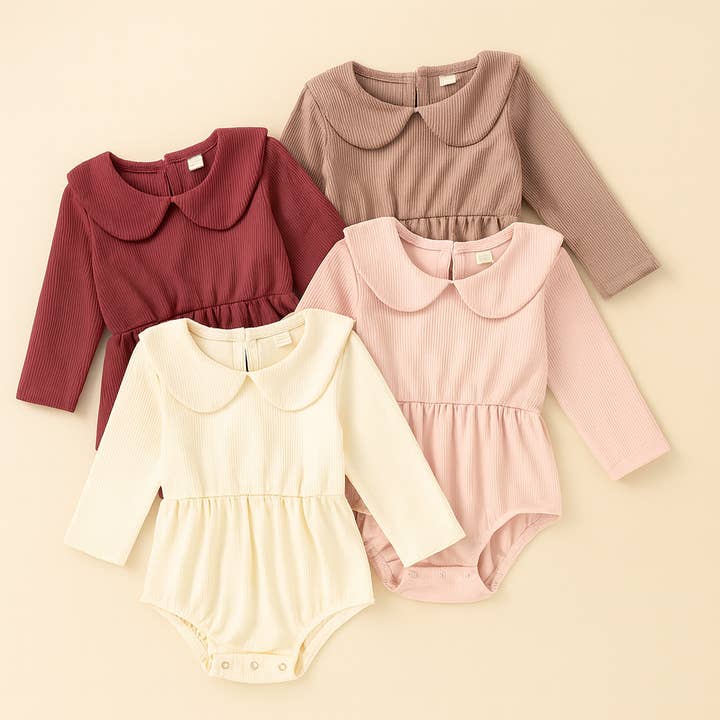 Barboteuse habillée à col côtelé pour bébé pour la vente par Fennco Styles