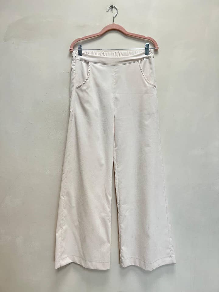 The Corner - Wholesale Pants – Women's - Corduroy Pants “Billi”