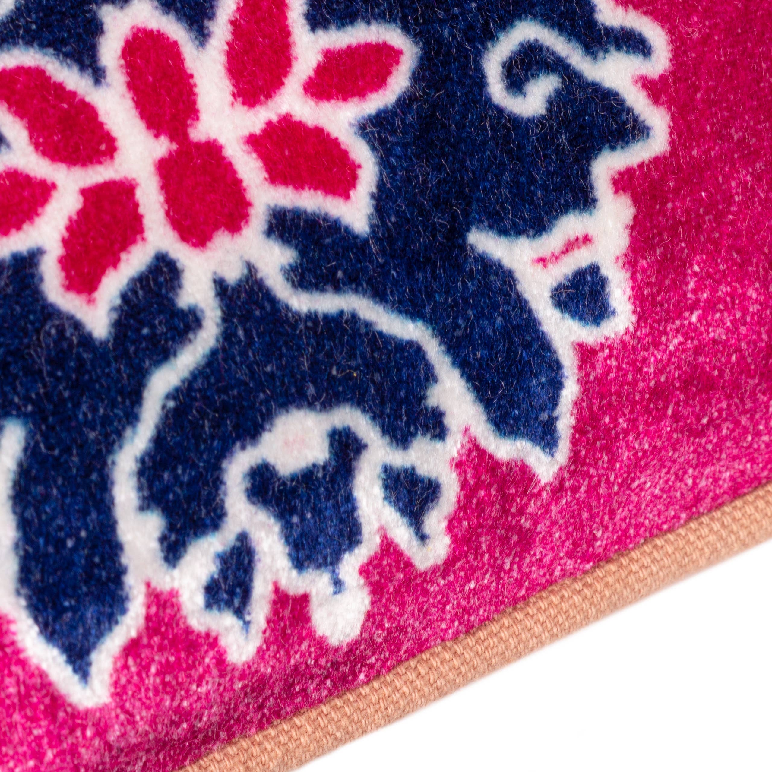 Rosa Year Of The Tiger-kudde i rosa sammet för wholesale på Faire4