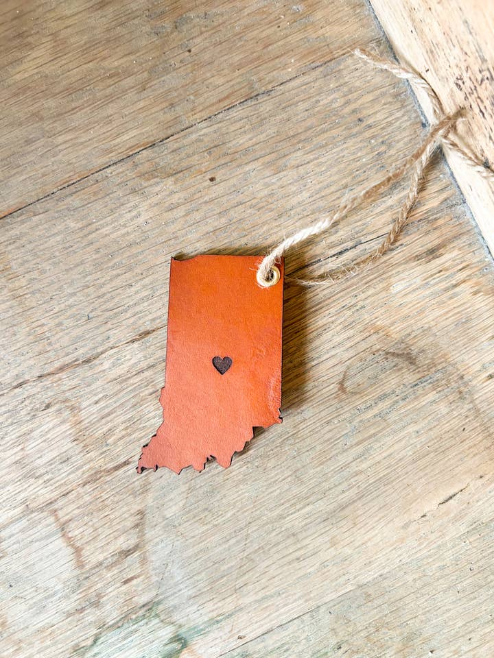 Décoration représentant l'État de l'Indiana : cœur au milieu pour la vente par Left Grain