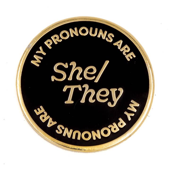 Broche en émail She They Pronouns pour la vente par These Are Things