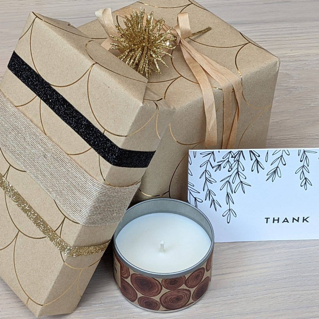 Ofelia & Co. – wholesale Wrapping paper roll – Kraft Wrapping Paper W/ Gold Foil Scallop Detail 24" W x 30'4