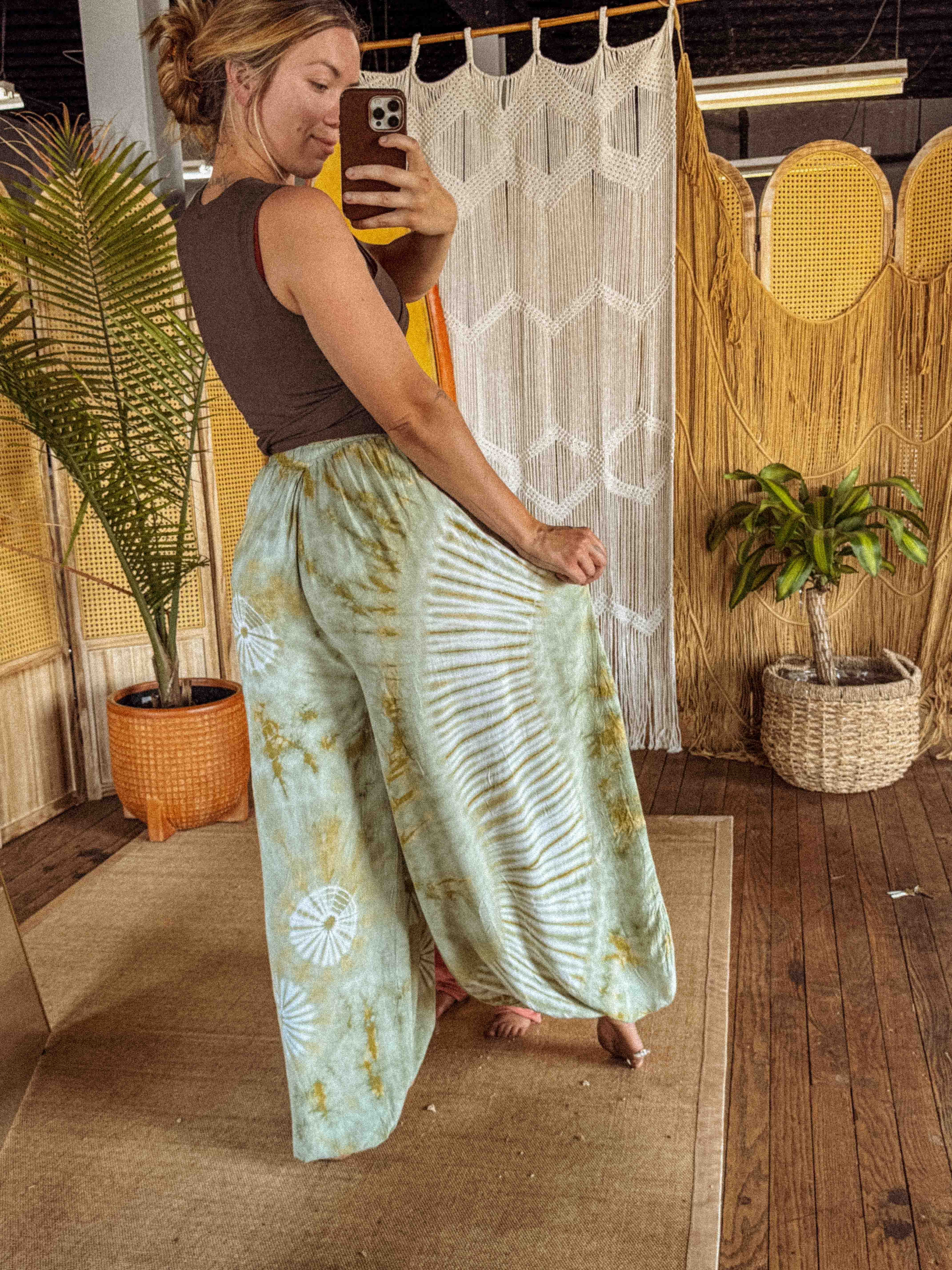 Gardenbelle Shop - Wholesale Pants - Women's - Flowy Hippie Tie Dye Pants Earthy + Colorful Baggy Yoga Pant7