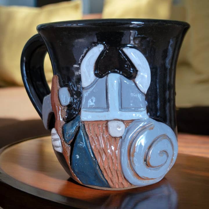 Manlig vikingmugg för wholesale av MudWorks Pottery