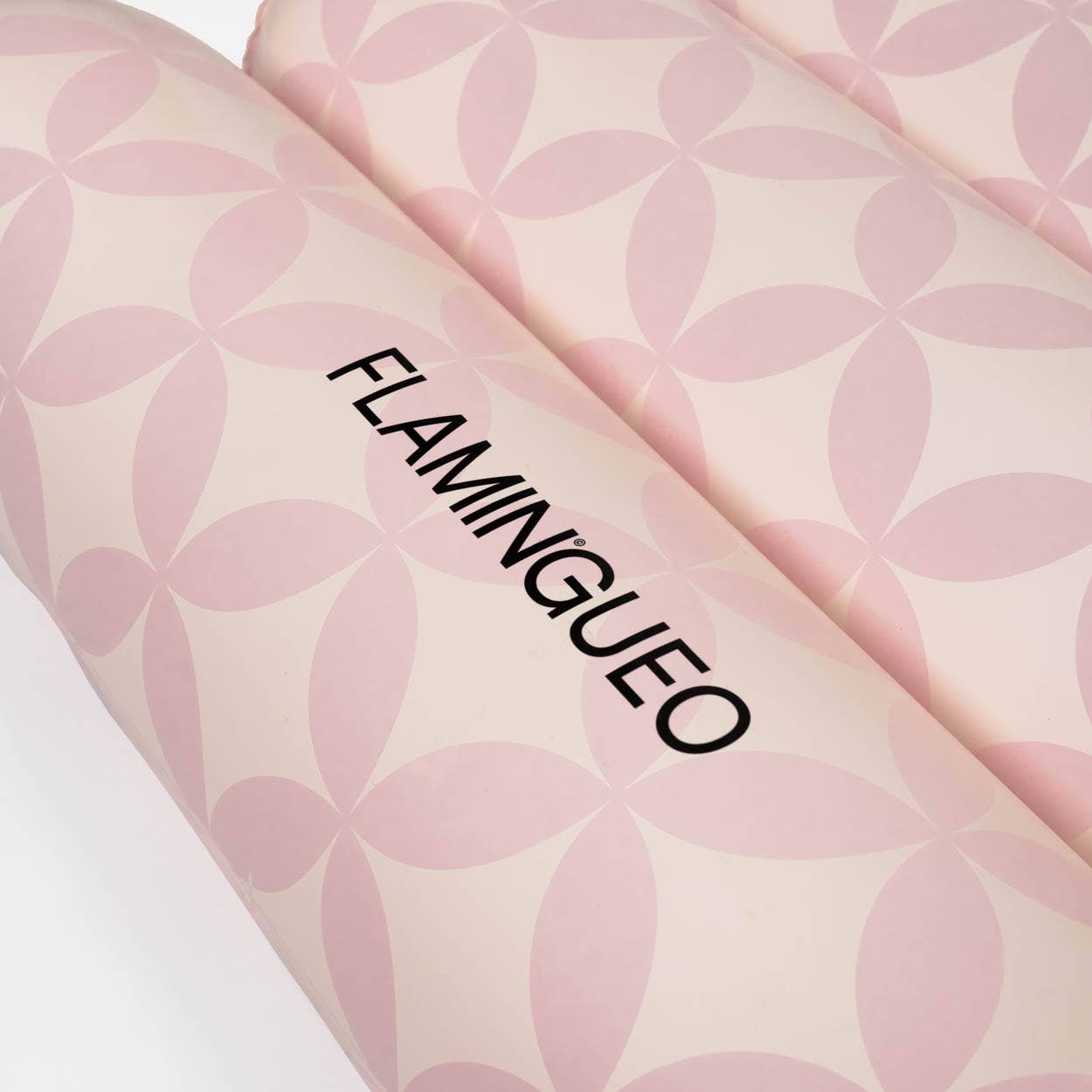 Flamingueo - Wholesale Beach Accessories - Pink cylinder lounger float1
