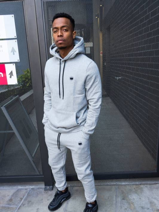 Grijs chiné trainingspak met capuchon en ribboorden voor wholesale door Rozertys