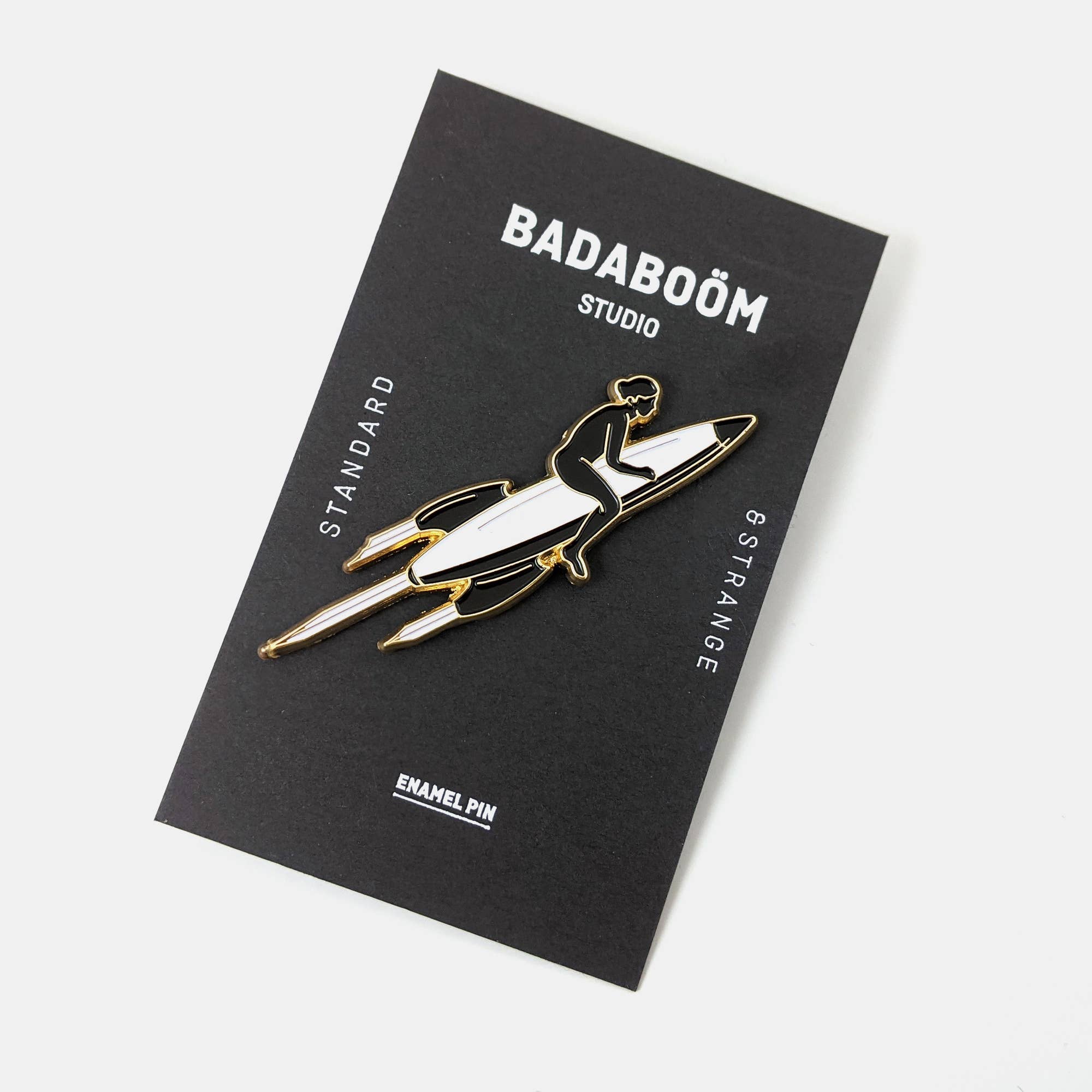 Badaboöm Studio – wholesale Nål och knapp för kavajslag – Raket Pin2