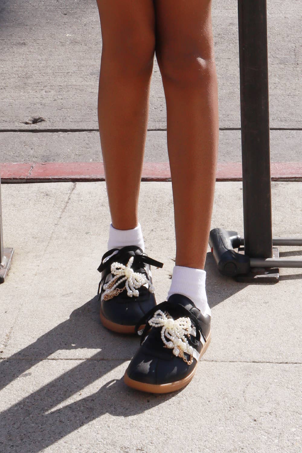 Lemonade Shoes – Großhandel Lifestyle-Sneaker – Damen – MACKAY verzierte Sneaker mit abnehmbaren Charms in kräftigen Farben10