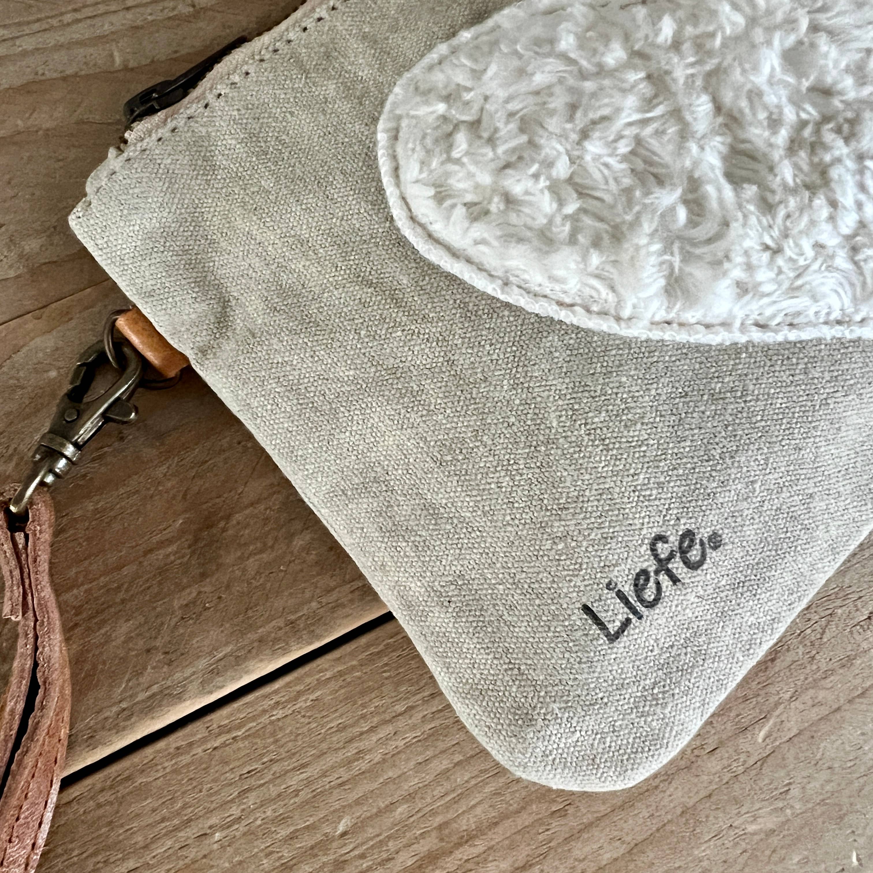 Liefe NL - Vente Pochette – femme - Pochette Teddy cœur en toile recyclée vintage claire2