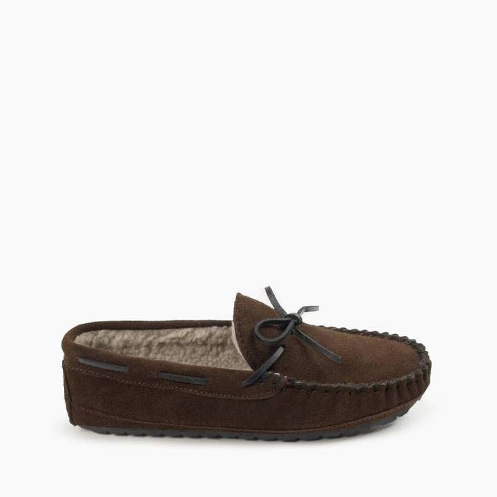 Minnetonka - Vente Chaussons – homme - Pantoufles à enfiler doublées de poils Casey en daim pour hommes11