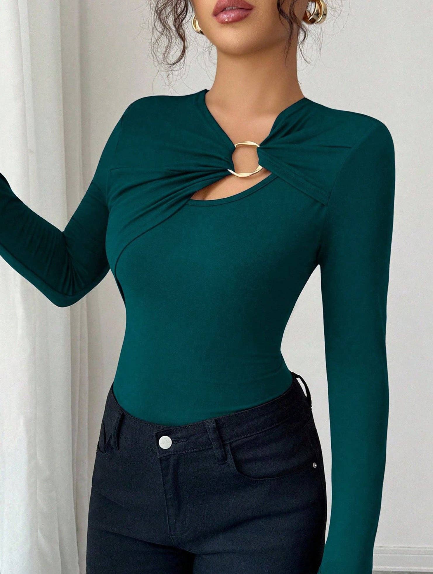 Lovenne - Wholesale Knit Top - Women's - Asymmetric cutout slim-fit top4