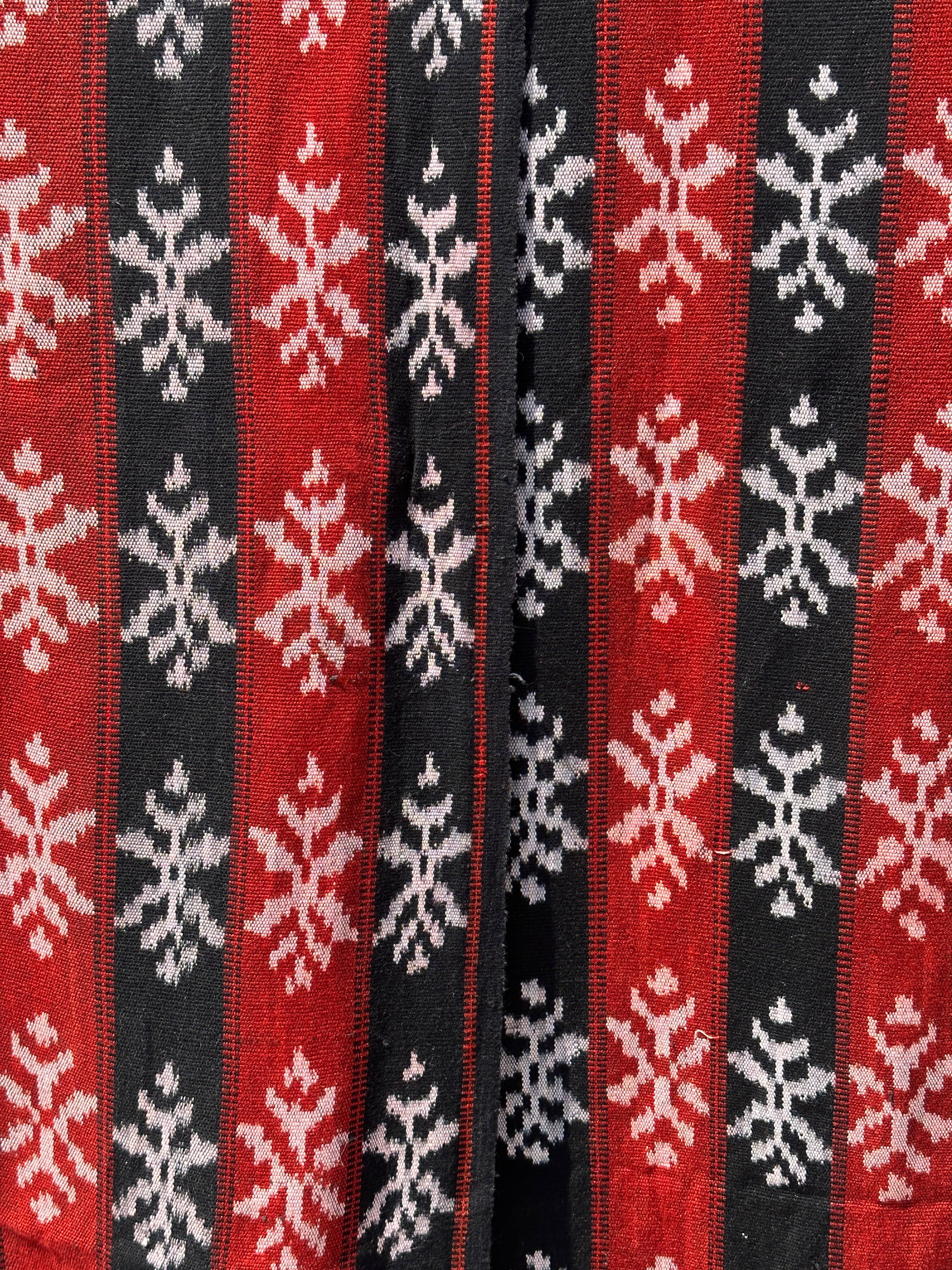 Office Objets - Wholesale Coverlet - Ikat, traditional Indonesian fabric from the island of Savu (Timor) red and black 2m25x7549