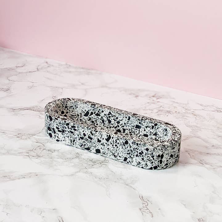 Hey Kiddo Co. - Venta al por mayor Organizadores de escritorio - Bandeja de papelería de terrazo blanco y negro1