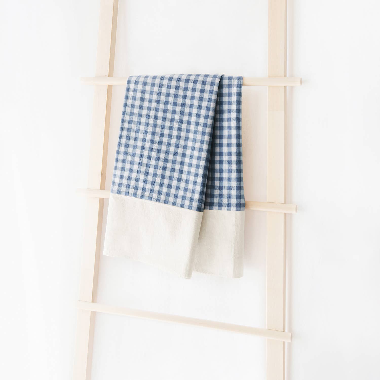 Monday Moose - Wholesale Tablecloth - Guaria Tablecloth (Blue/White)7