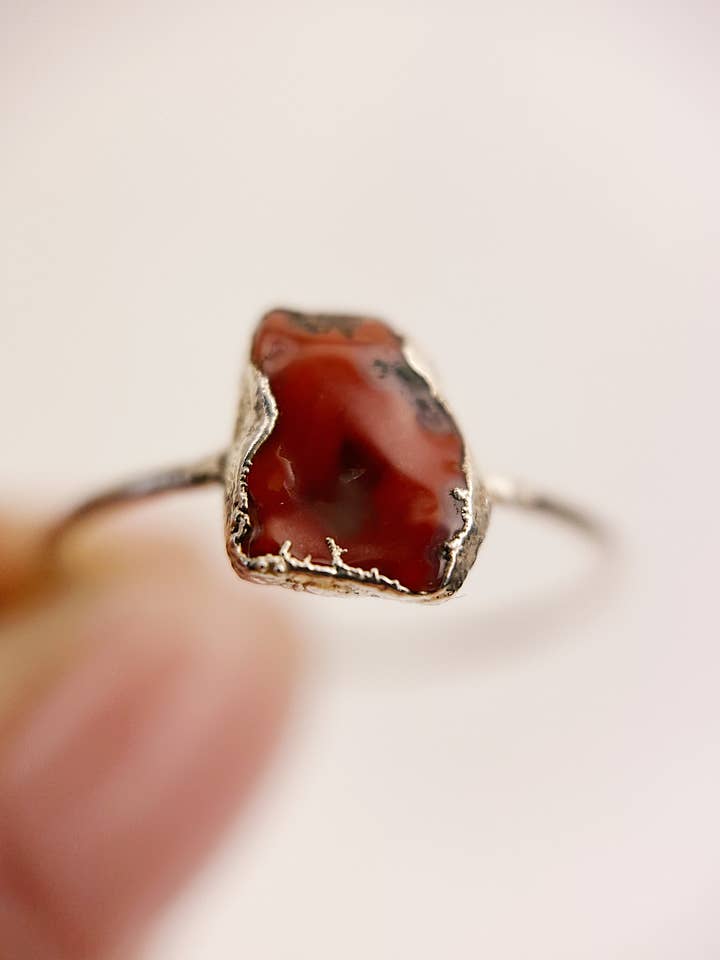 Carneoolring in zilver voor wholesale door Lyon and Feather