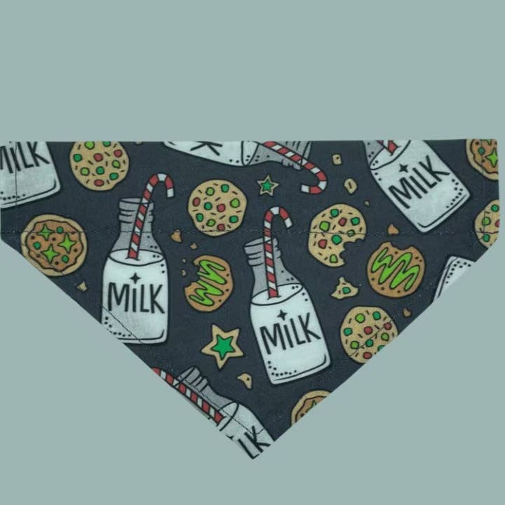 Milk & Cookies Over The Collar, bandana natalizia per cani per la vendita all'ingrosso da parte di Woofingtons & Company