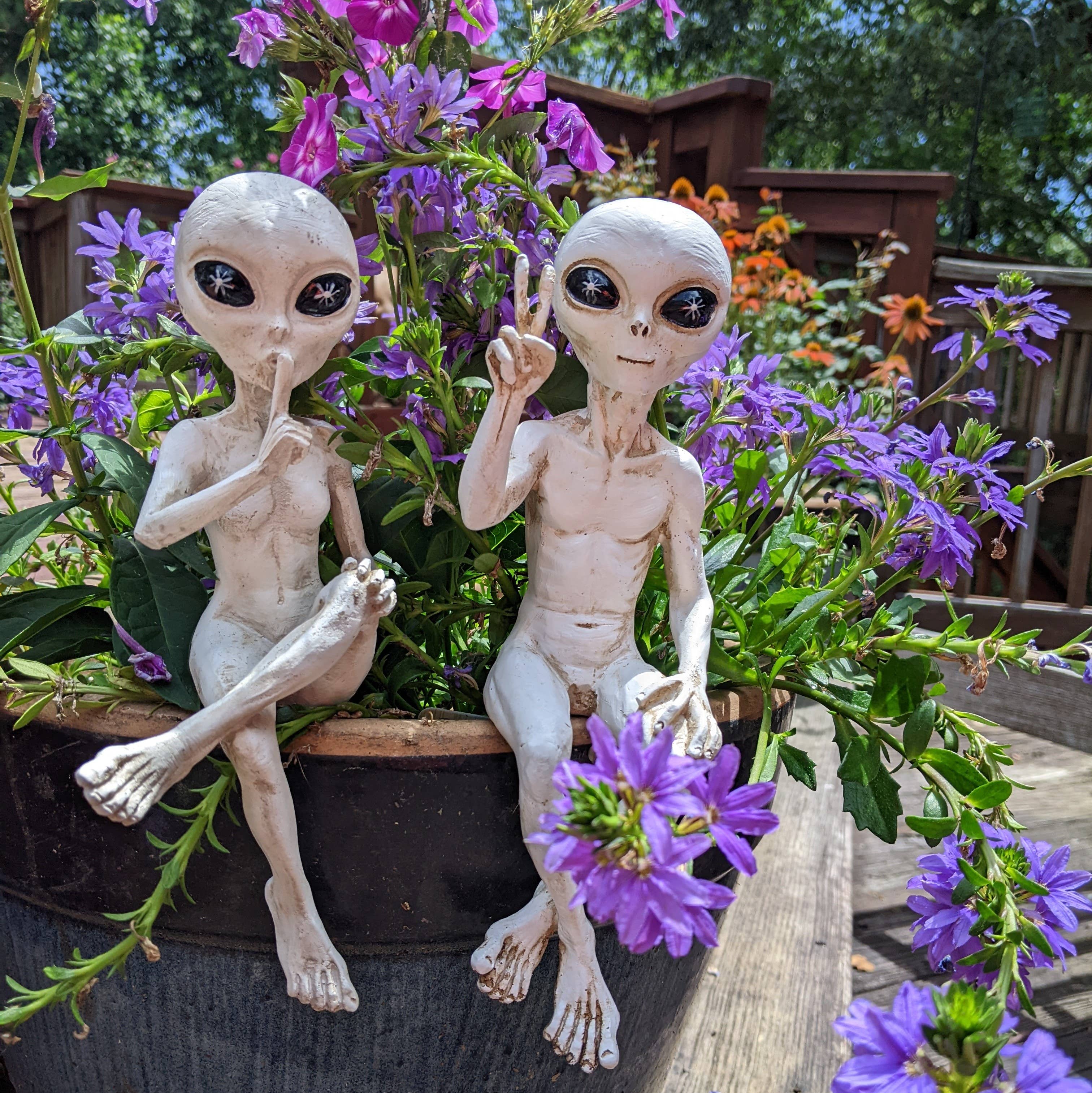 John Bernard & Company – wholesale Decorative figurine – Alien Ledge Loungers “Peace & Quiet” 10″ H Figurine Set4