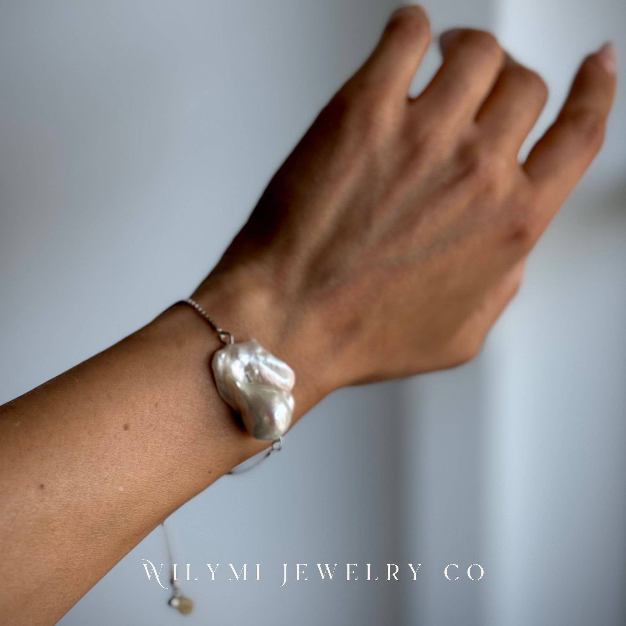 WILYMI Jewelry Co – Großhandel Perlenarmband – Armband mit weißer Barockperle | Versilbert4