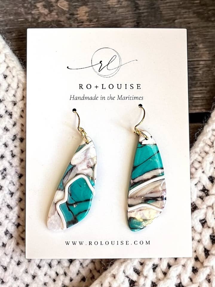 Grote organische turkoois- en pareloorbellen voor wholesale door Ro + Louise Jewelry