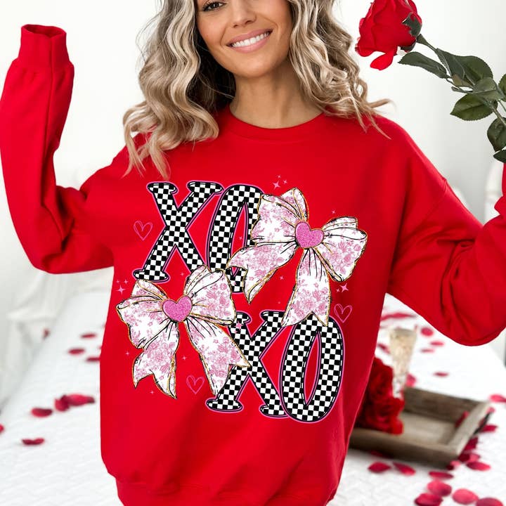 Felpa girocollo grafica a quadri con fiocchi XOXO Unisex per la vendita all'ingrosso da parte di Nu Kustomz LLC -