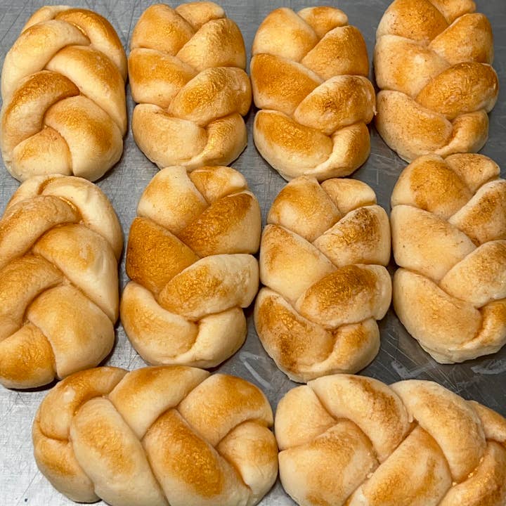 Eartherella Soap & Candle Co., LLC - Wholesale Wax Melt - Loaf of FRESH BAKED BREAD | FAKE FOOD | Braided Bread | 5 oz2